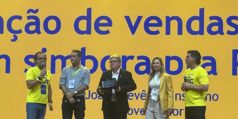Em São Paulo, João Azevêdo recebe homenagem durante evento da CVC em reconhecimento aos investimentos no turismo