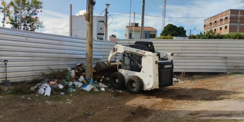 SEINFRA inicia a semana com ação de limpeza nos bairros, em Sousa