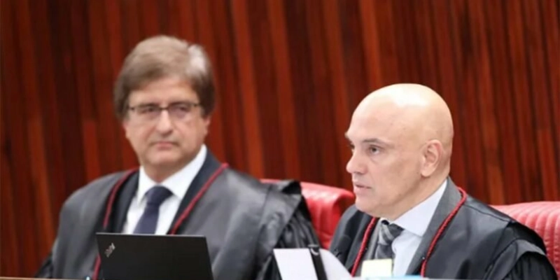 Denúncia da PGR contra Bolsonaro extrapola conclusões da PF, diz Folha