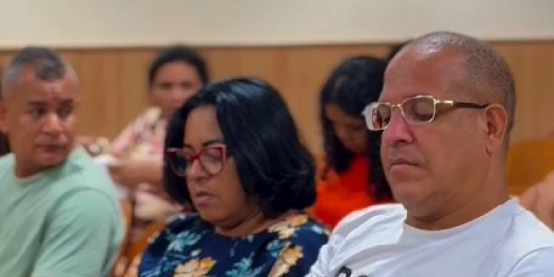 Deputado Jutay Meneses realiza entrega de óculos para idosos, crianças e adolescentes