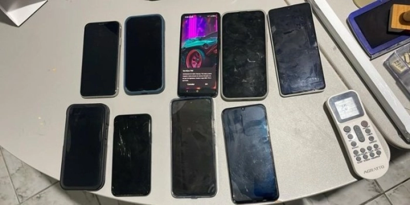 Polícia investiga e prende dupla que roubava celulares na PB para vender em Natal/RN; oito aparelhos recuperados