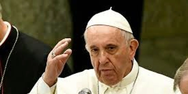 Papa Francisco segue em estado crítico, diz Vaticano