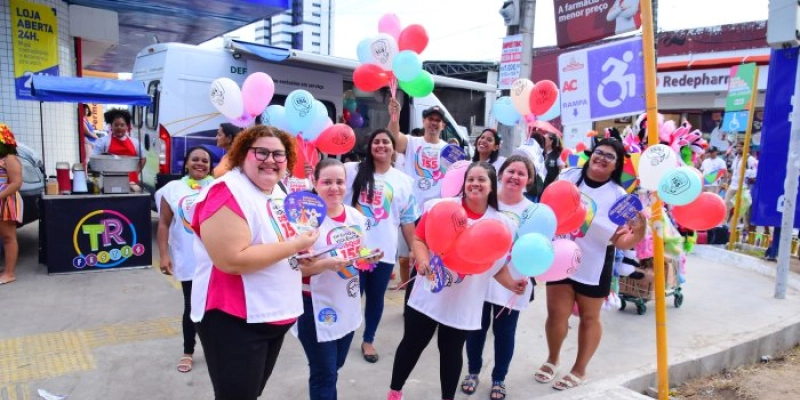 Campanha alerta sobre violência infantojuvenil e divulga Disque 155, no desfile do Muriçoquinhas, em JP
