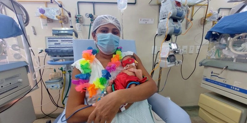 Hospital Edson Ramalho veste bebês internados com roupinhas de temas carnavalescos