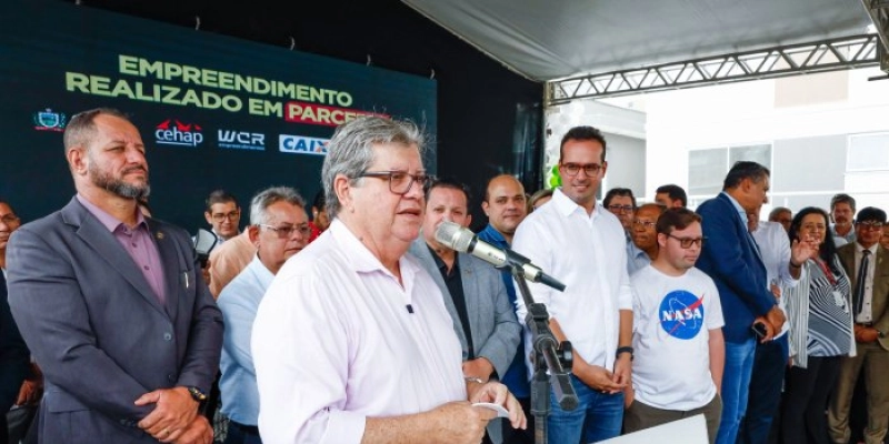 João Azevêdo entrega residencial em Campina Grande e garante moradia digna e diversos equipamentos de lazer a 144 famílias