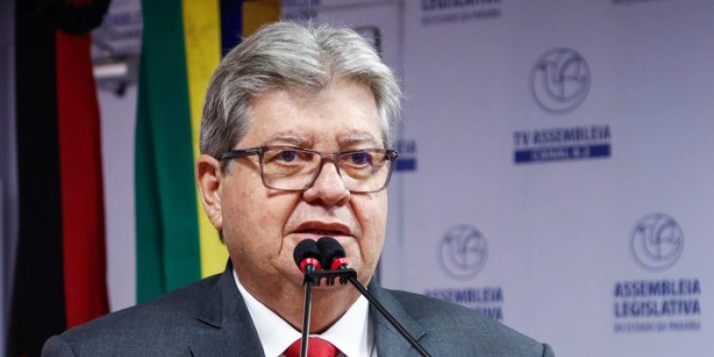 João Azevêdo entrega novo residencial para 144 famílias e formaliza apoio a eventos religiosos e de carnaval em Campina Grande 
