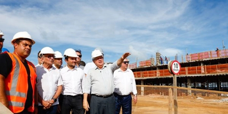 João Azevêdo e ministro Celso Sabino acompanham obras no Polo Turístico Cabo Branco e destacam bom momento do turismo na Paraíba