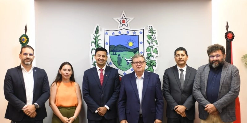 João Azevêdo apresenta potencialidades e oportunidades de investimento na Paraíba a ministro da Embaixada do Canadá 