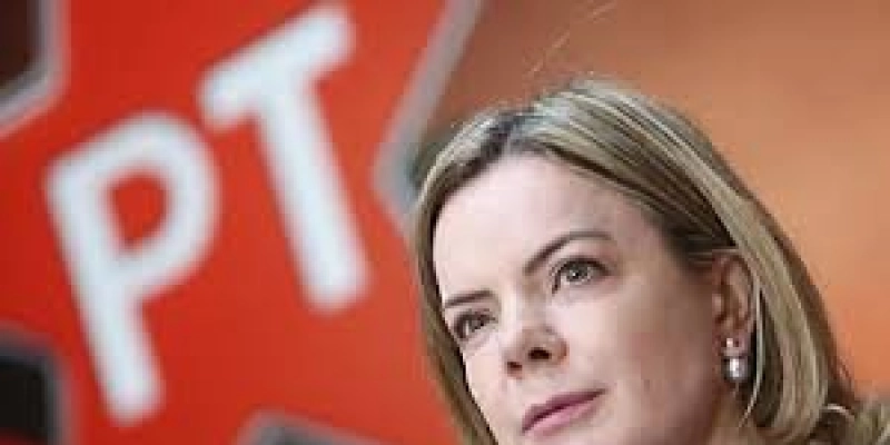 Lula nomeia Gleisi Hoffmann para comandar articulação política