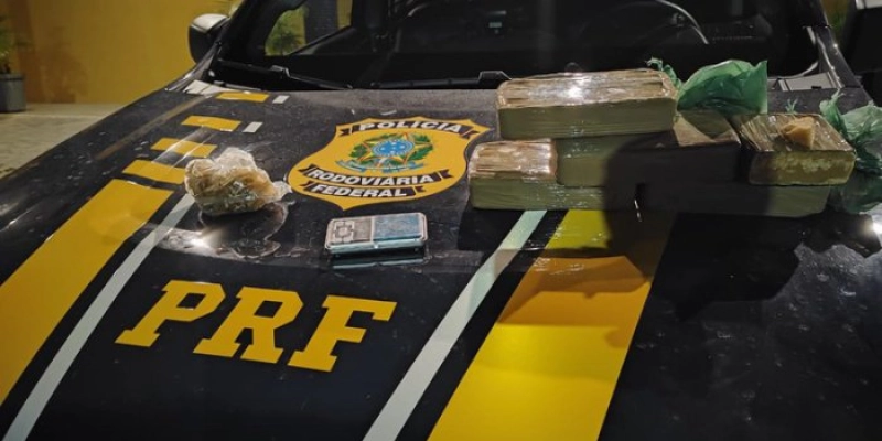 PRF apreende 4,8 kg de crack e detém homem por tráfico de drogas, na Paraíba