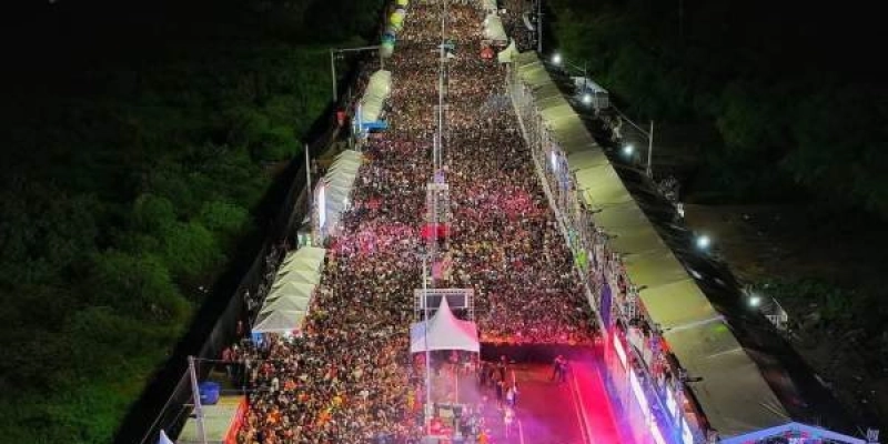 Carnaval 2025 de Cajazeiras tem início com grande público e show do DJ Alok