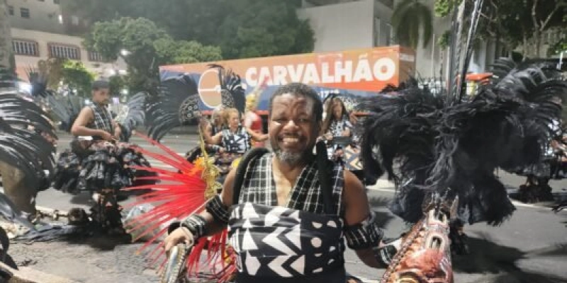 Imperatriz Leopoldinense e Unidos de Padre Miguel Encantam no Primeiro Dia de Carnaval