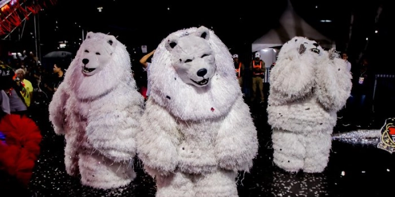 Chuva não atrapalha desfiles e público lota arquibancadas na terceira noite do Carnaval Tradição, em JP