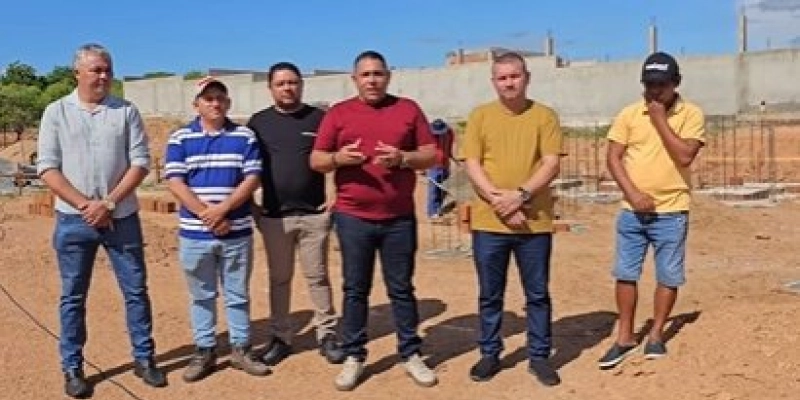 João Neto visita canteiro de obras da nova Escola Padrão no Assentamento Acauã, em Aparecida 