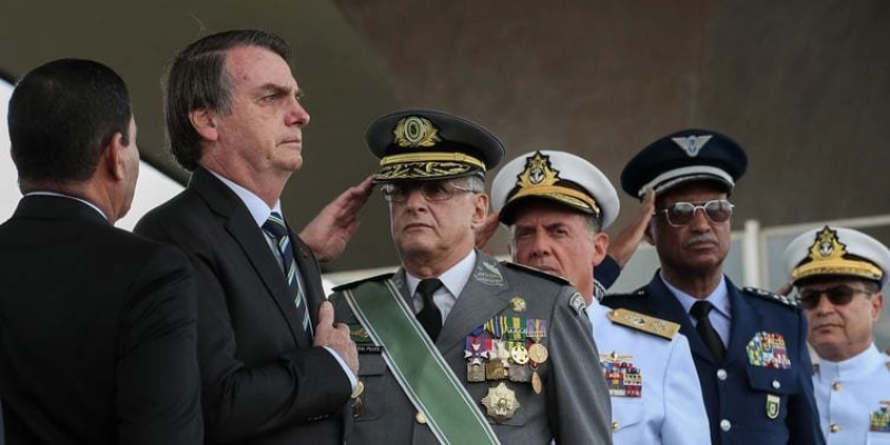Exército já avalia possíveis cenários para prisão de Bolsonaro e militares denunciados, diz Estadão