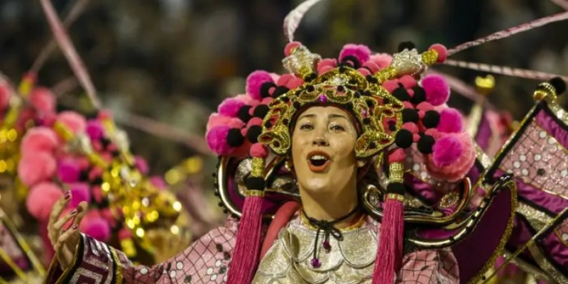 Rosas de Ouro é campeã do carnaval das escolas de samba de São Paulo