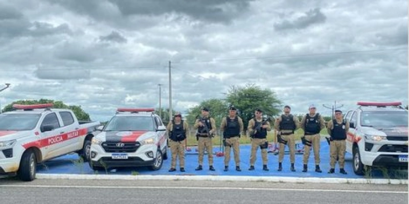 Abordagens preventivas são realizadas pela PM na entrada de São Pedro, Distrito de Santa Cruz