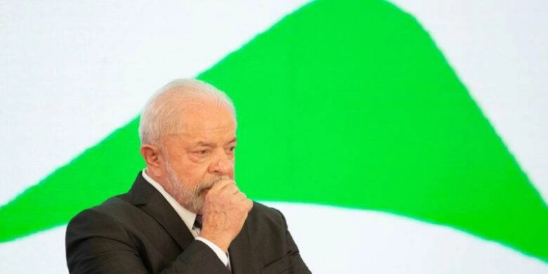Lula enfrenta pior momento político, perde apoio da classe trabalhadora e do Nordeste, aponta Bloomberg