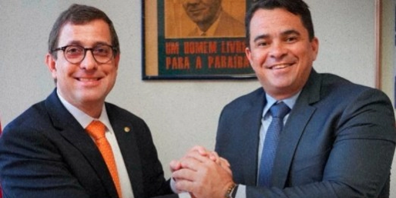 Gervásio Maia viabiliza máquinas agrícolas para Cruz do Espírito Santo