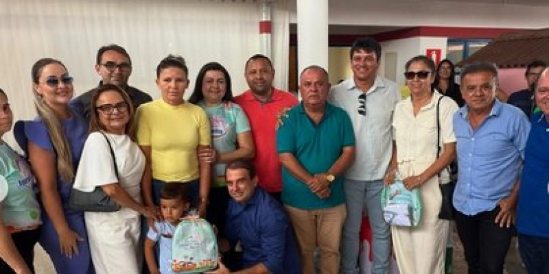 Bal Lins entrega fardamento e kits escolares para alunos da rede municipal