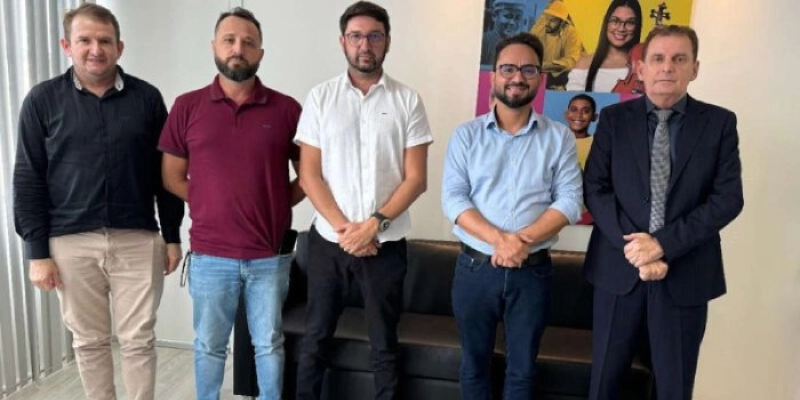Chico Mendes e prefeito de Carrapateira discutem desenvolvimento do município com Tibério Limeira