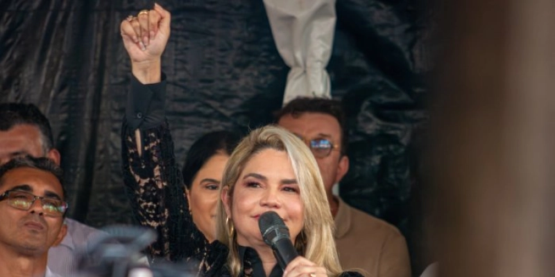 Prefeita de Conde, Karla Pimentel, anuncia reajuste salarial de 7,5% para servidores municipais
