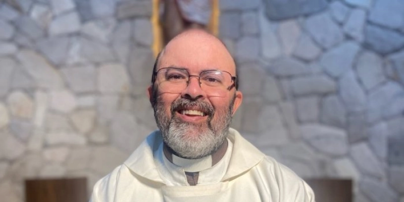 Deputado Júnior Araújo concede Medalha Epitácio Pessoa ao Padre George Batista por sua atuação social e evangelizadora nesta terça-feira (18)
