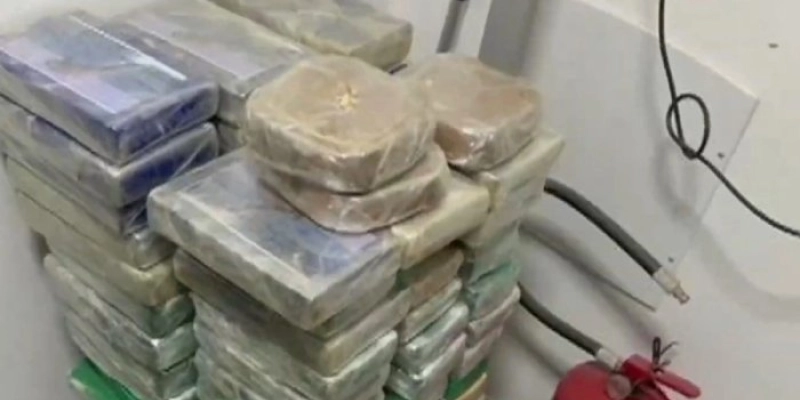 PRF faz maior apreensão de drogas do ano na Paraíba e prende caminhoneiro