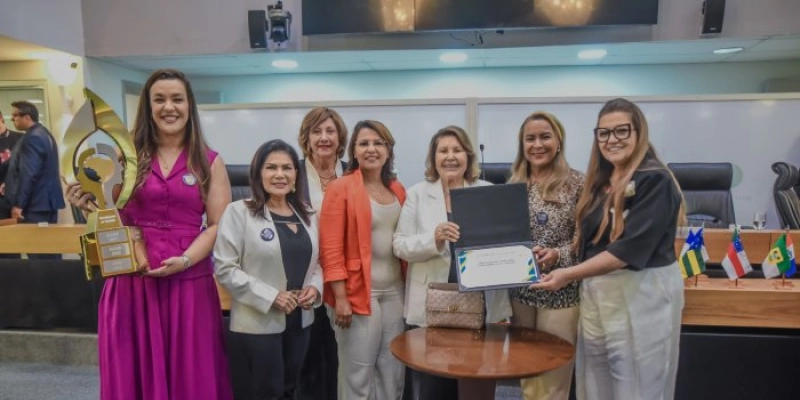 Unale entrega prêmio “Assembleia Cidadã” à ALPB por projeto de combate à violência contra a mulher