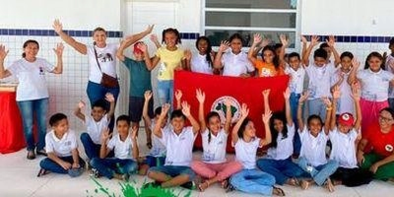 Aparecida discute criação de escolinha de futebol para crianças do Assentamento Nova Vida I