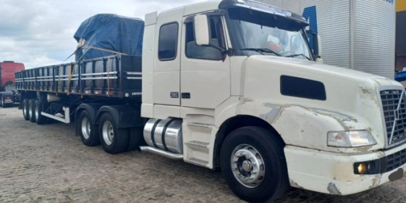 PRF apreende carreta com placa adulterada que transportava carga milionária em Santa Luzia