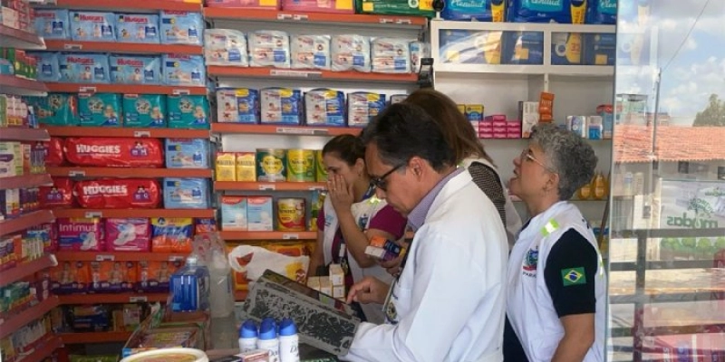 Medicamentos irregulares são apreendidos e Agevisa interdita falsa farmácia na PB