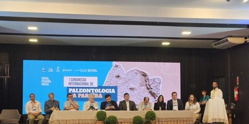 Helder participa de abertura do 1º Congresso Internacional de Paleontologia da Paraíba, em Sousa