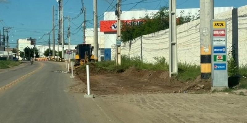 Gestão Helder Carvalho inicia serviço de alargamento da Avenida Nelson Meira, em Sousa