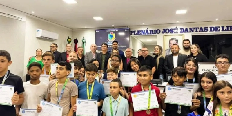 Estudantes de São José de Piranhas são homenageados por destaque em olimpíada financeira