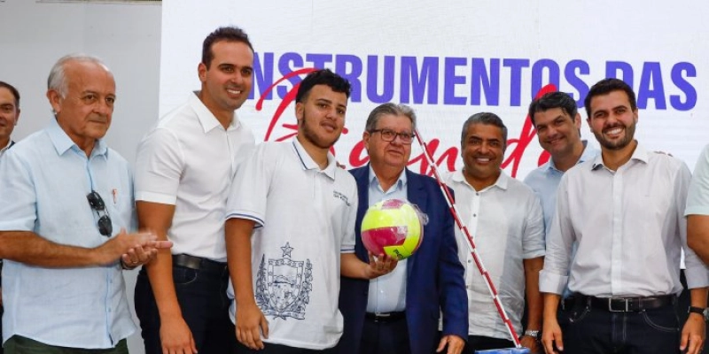 João Azevêdo autoriza investimentos de R$ 17,1 milhões para fortalecer o protagonismo estudantil com ações na Educação e Esporte
