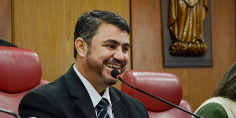 Reeleição de Dinho Dowsley avança no STF com voto favorável de Flávio Dino