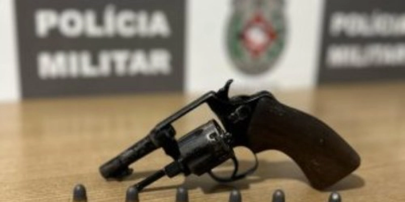 Polícia Militar prende dupla armada durante abordagem