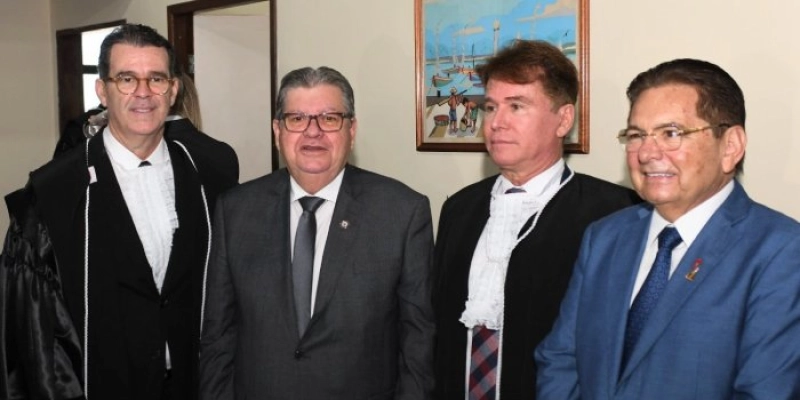 João Azevêdo prestigia posse de desembargadores Oswaldo Trigueiro e Márcio Murilo na presidência e vice-presidência do TRE-PB