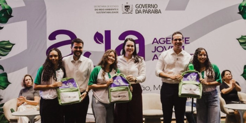 Governo do Estado entrega kits e inicia programa Agente Jovem Ambiental