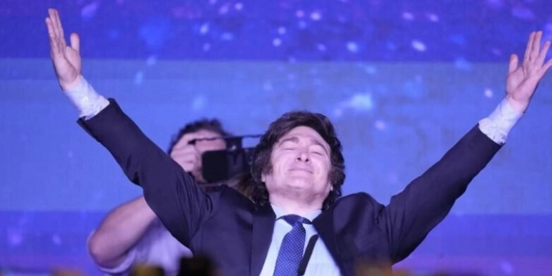 Pobreza na Argentina cai a 38,1% no fim de 2024 sob governo Milei, segundo Indec
