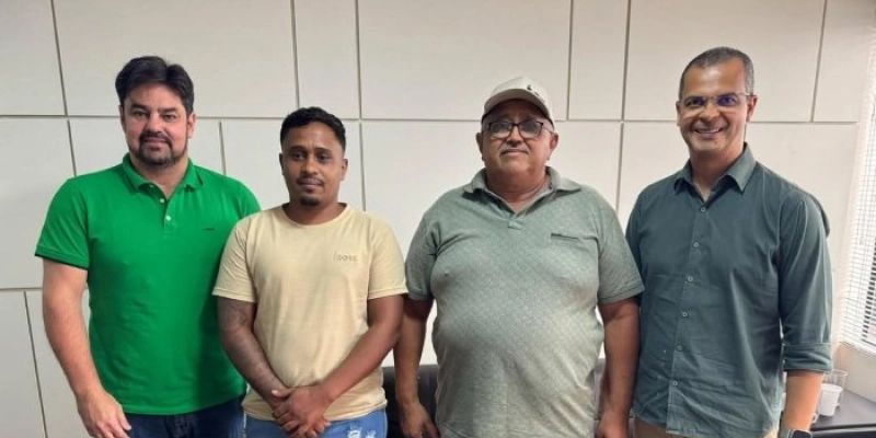 Jutay Meneses discute incentivo à pesca da lagosta com vereador de Pitimbu