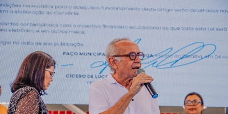 Prefeito Cícero Lucena encaminha à Câmara projeto que cria o Programa Pé-de-Meia Municipal