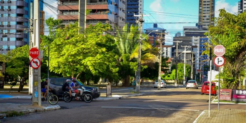 Semob revitaliza mais de mil placas de trânsito, garantindo a segurança viária na Capital