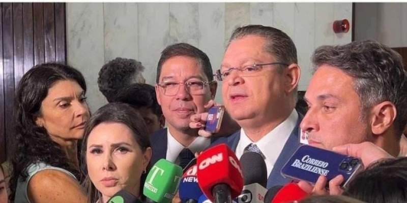 Oposição na Câmara atinge assinaturas para tramitação de urgência do projeto de anistia a presos do 8 de Janeiro