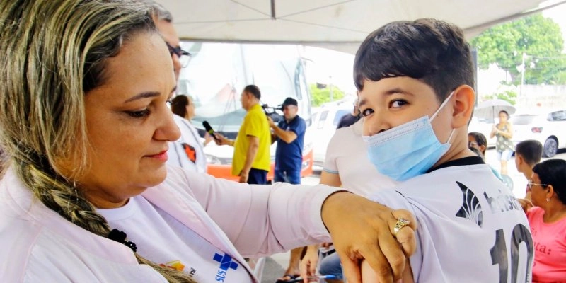 Crianças de seis meses a menores de seis anos devem tomar a vacina que protege contra a Influenza