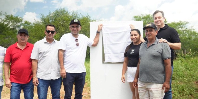 Ao lado de Dr. Tales, deputado Júnior Araújo entrega poços tubulares e leva água para comunidades rurais de Brejo do Cruz