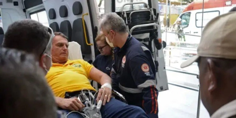 Após cirurgia de 12 horas, Bolsonaro deixa UTI e segue em recuperação