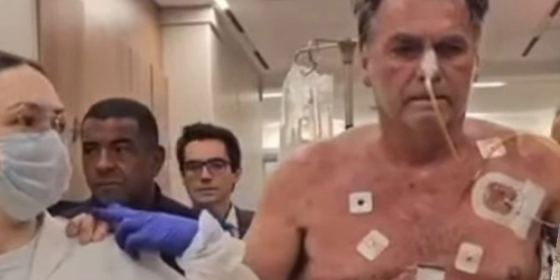 Boletim médico aponta quadro estável e sem dores; Bolsonaro caminha após cirurgia abdominal