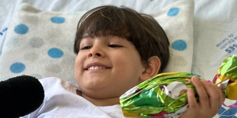 Mascotes de times de futebol e "Coelho da Páscoa" encantam crianças durante programação temática no Hospital de Trauma de Campina Grande
